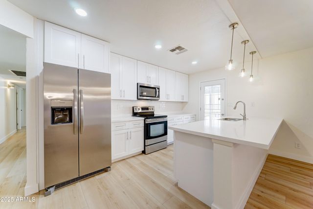 1938 E GREENWAY Drive, Tempe, AZ 85282