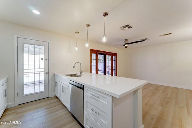 1938 E GREENWAY Drive, Tempe, AZ 85282