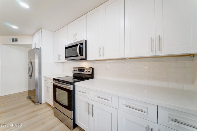 1938 E GREENWAY Drive, Tempe, AZ 85282