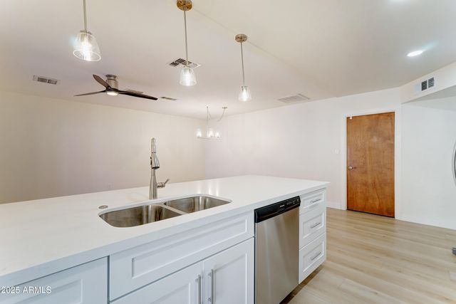 1938 E GREENWAY Drive, Tempe, AZ 85282