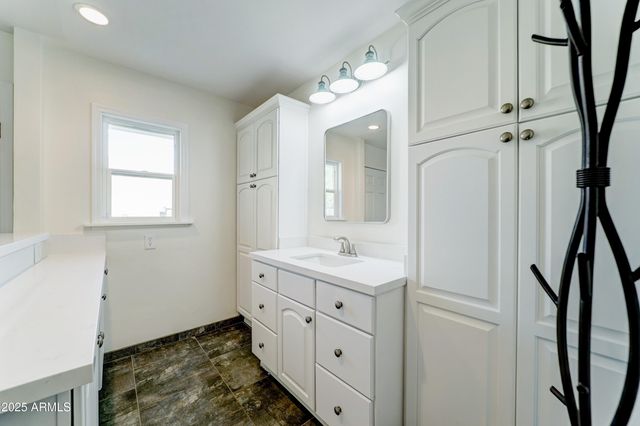 1938 E GREENWAY Drive, Tempe, AZ 85282