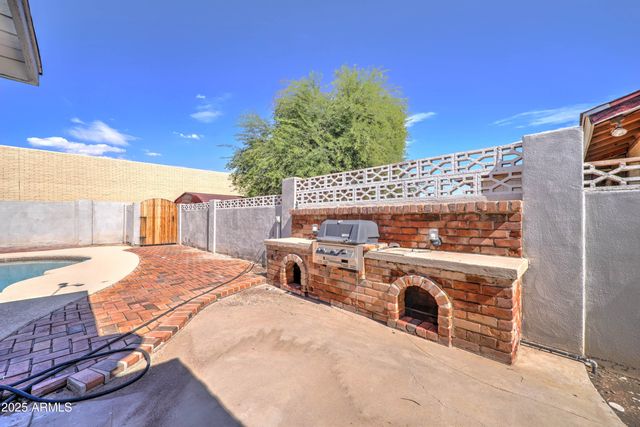 1938 E GREENWAY Drive, Tempe, AZ 85282