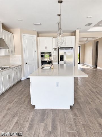 133 SW 33rd PL, Cape Coral, FL 33991