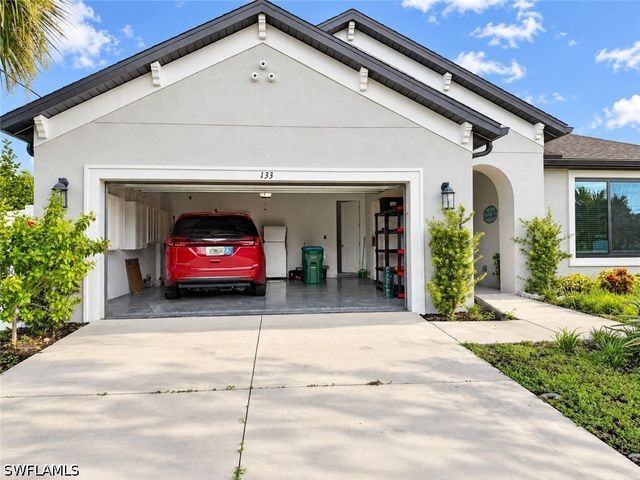 133 SW 33rd PL, Cape Coral, FL 33991