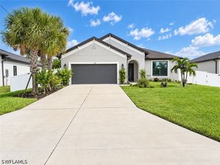 133 SW 33rd PL, Cape Coral, FL 33991
