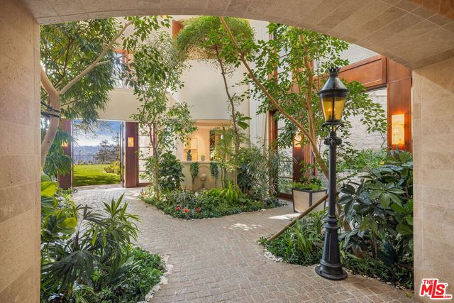 1101 Bel Air Place, Los Angeles, CA 90077