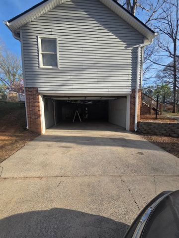120 Chaucer Dr, Gaffney, SC 29341
