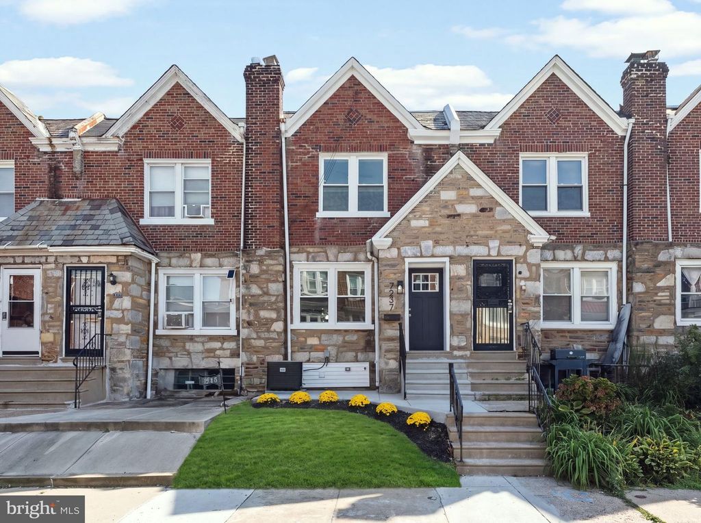 7237 PITTVILLE AVE, PHILADELPHIA, PA 19126 — exterior