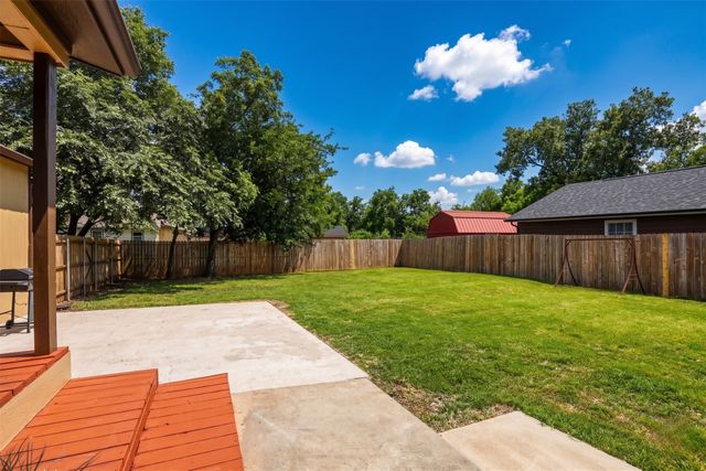 320 N 4th Street, Princeton, TX 75407