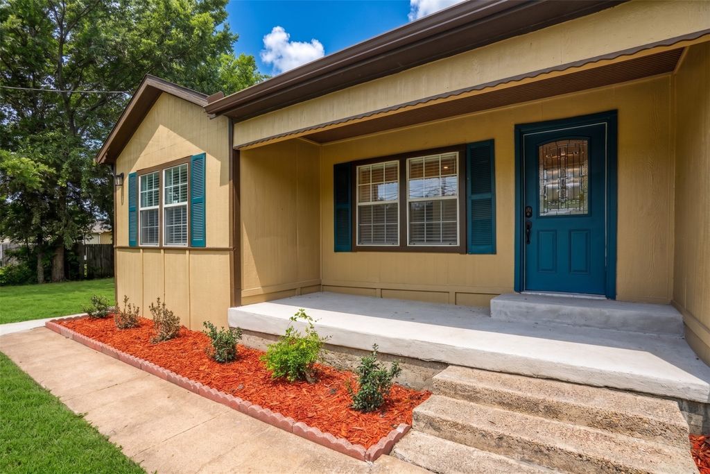 320 N 4th Street, Princeton, TX 75407