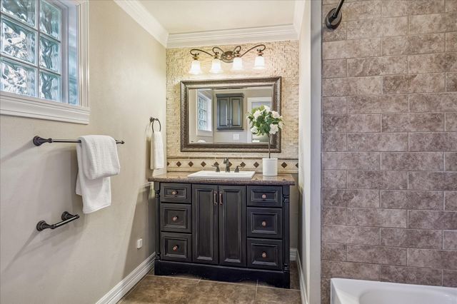 9813 Pine Lake Drive Drive, Houston, TX 77055