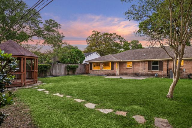 9813 Pine Lake Drive Drive, Houston, TX 77055