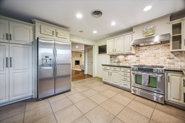 9813 Pine Lake Drive Drive, Houston, TX 77055