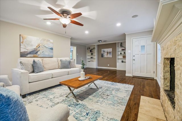 9813 Pine Lake Drive Drive, Houston, TX 77055