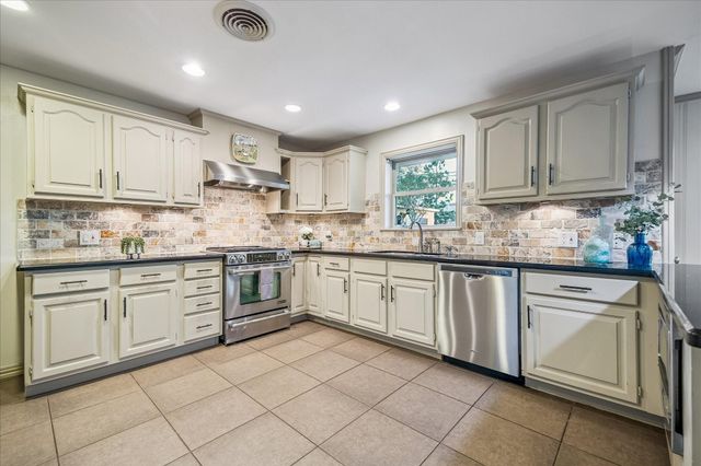 9813 Pine Lake Drive Drive, Houston, TX 77055