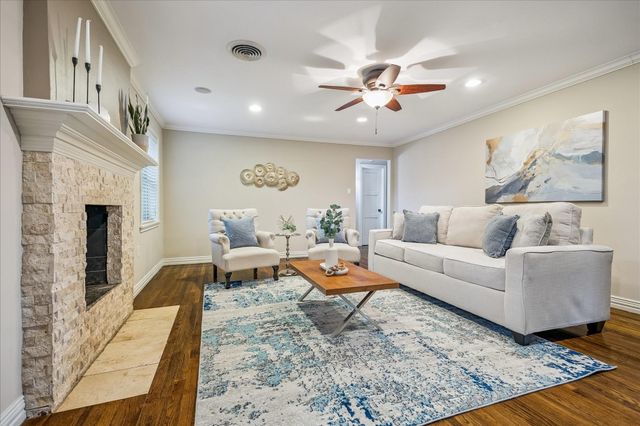 9813 Pine Lake Drive Drive, Houston, TX 77055