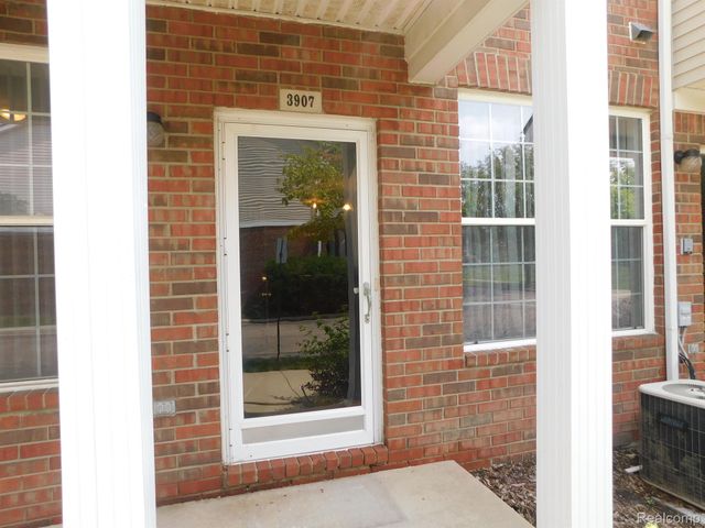 3907 CHERRY CREEK Lane, Sterling Heights, MI 48314