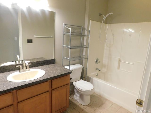 3907 CHERRY CREEK Lane, Sterling Heights, MI 48314