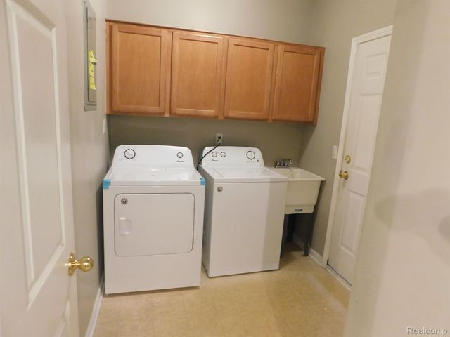 3907 CHERRY CREEK Lane, Sterling Heights, MI 48314