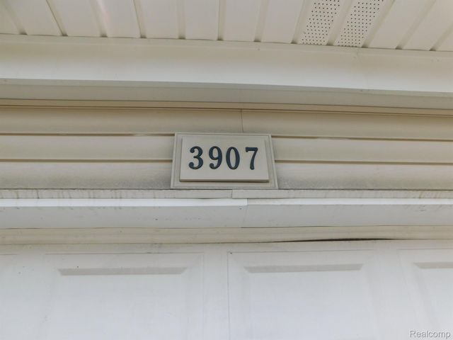 3907 CHERRY CREEK Lane, Sterling Heights, MI 48314