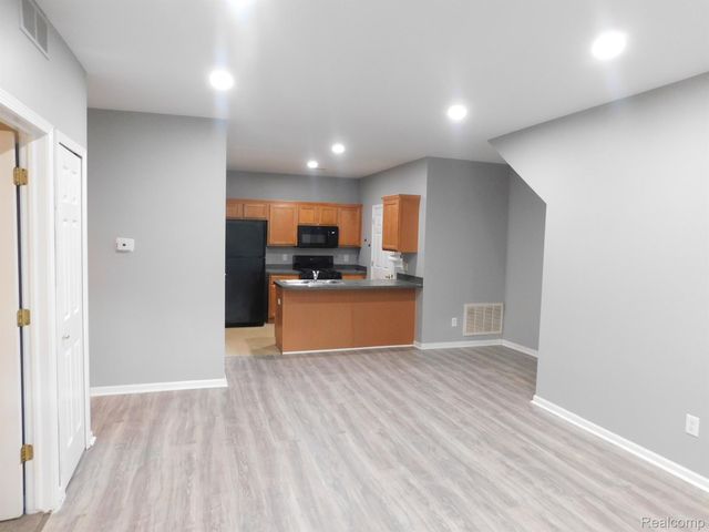 3907 CHERRY CREEK Lane, Sterling Heights, MI 48314