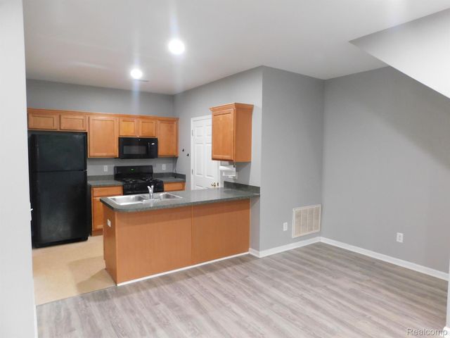 3907 CHERRY CREEK Lane, Sterling Heights, MI 48314