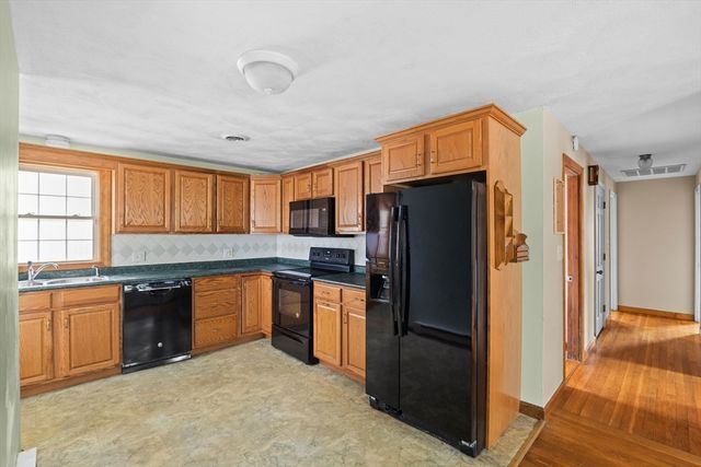 115 Lothrop St, Taunton, MA 02780