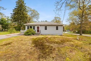 115 Lothrop St, Taunton, MA 02780