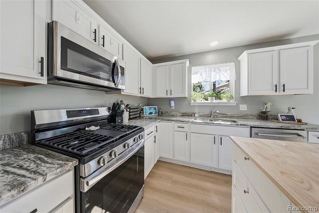 26921 Cedar Run Court, Trenton, MI 48183
