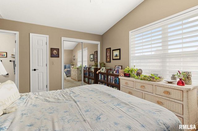 2744 VILLAGE Court, Pekin, IL 61554