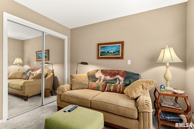 2744 VILLAGE Court, Pekin, IL 61554
