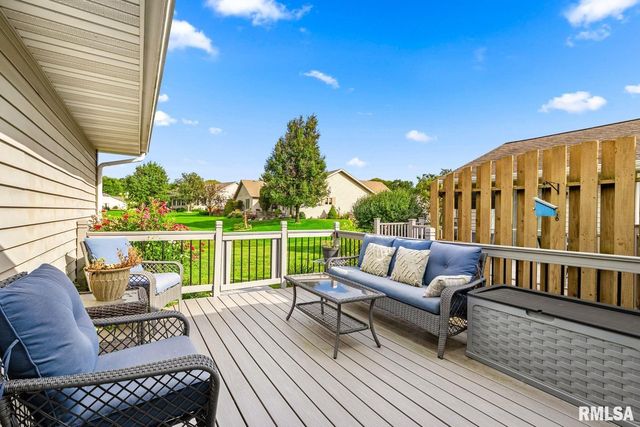2744 VILLAGE Court, Pekin, IL 61554
