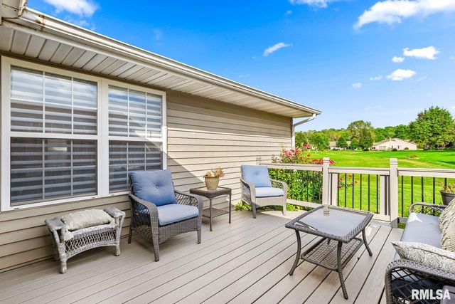 2744 VILLAGE Court, Pekin, IL 61554