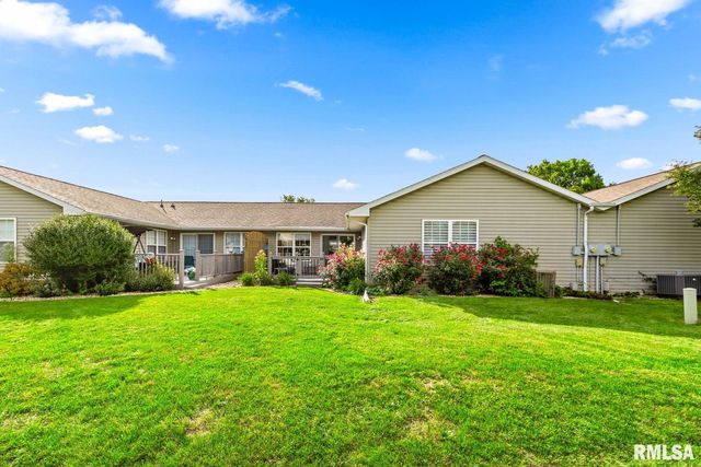 2744 VILLAGE Court, Pekin, IL 61554