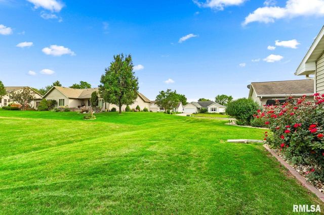 2744 VILLAGE Court, Pekin, IL 61554