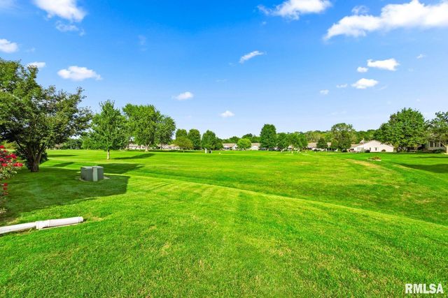 2744 VILLAGE Court, Pekin, IL 61554