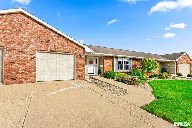 2744 VILLAGE Court, Pekin, IL 61554