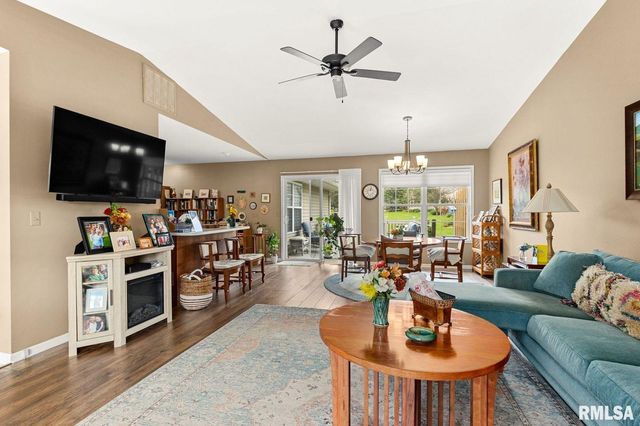 2744 VILLAGE Court, Pekin, IL 61554