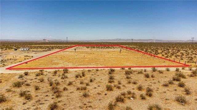 2132 South, Pinon Hills, CA 92372