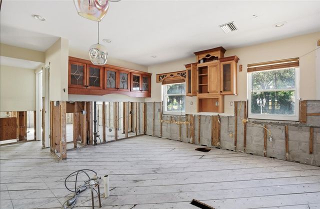 1302 ROBIN ROAD S, St Petersburg, FL 33707