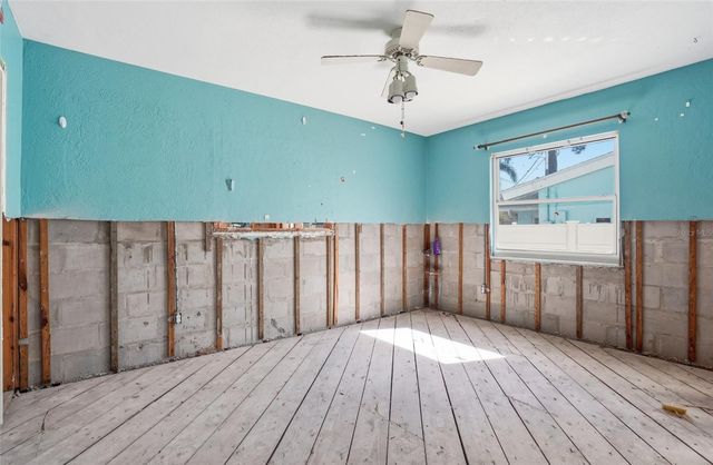 1302 ROBIN ROAD S, St Petersburg, FL 33707