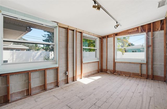 1302 ROBIN ROAD S, St Petersburg, FL 33707