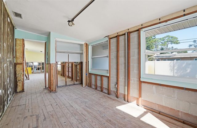 1302 ROBIN ROAD S, St Petersburg, FL 33707