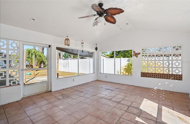 1302 ROBIN ROAD S, St Petersburg, FL 33707