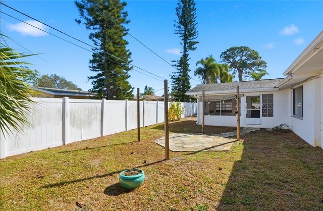 1302 ROBIN ROAD S, St Petersburg, FL 33707