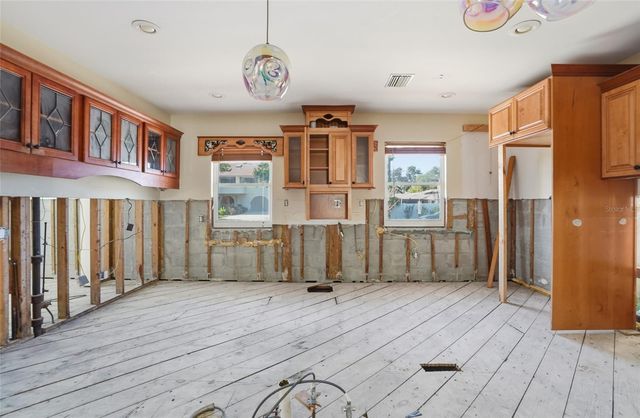 1302 ROBIN ROAD S, St Petersburg, FL 33707