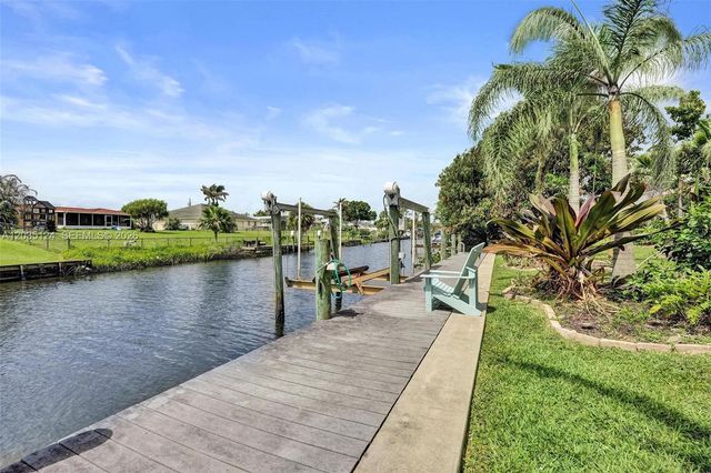 462 NE Cornwall, Port St. Lucie, FL 34983