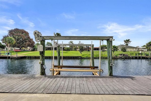462 NE Cornwall, Port St. Lucie, FL 34983