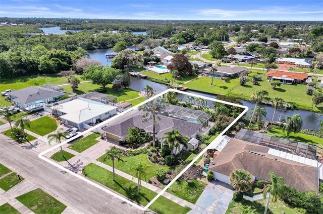 462 NE Cornwall, Port St. Lucie, FL 34983