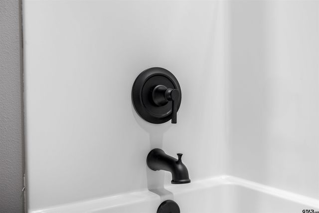 304 W Tarbutton, Troup, TX 75789